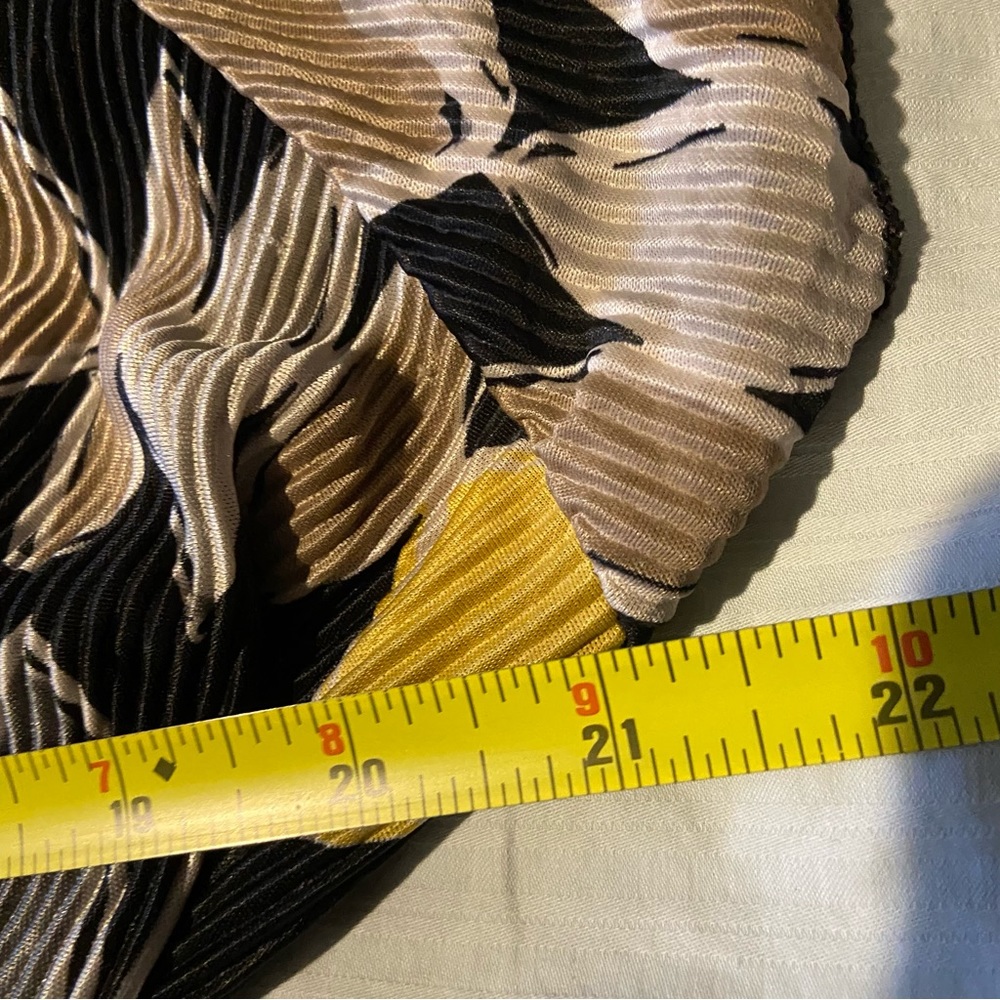 Women’s Geometric Print V-Neck Blouse in Black, Yellow & Gray - Picture 4 of 7
